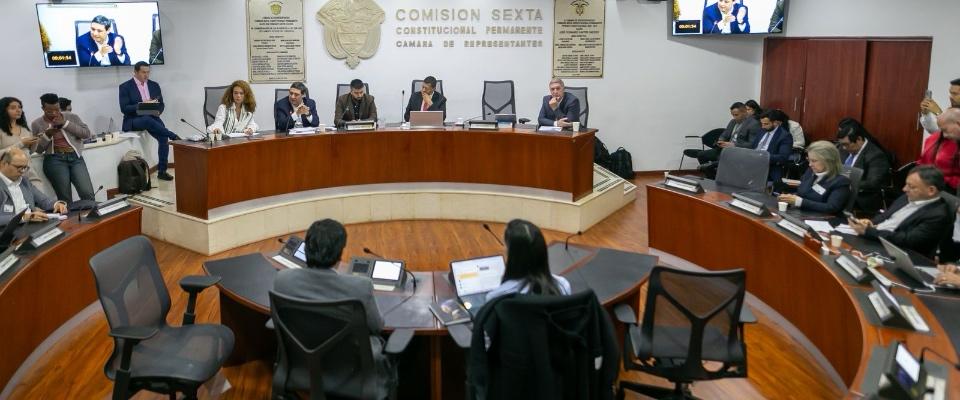 Foto del ministro en la Comisión Sexta de la Cámara de Representantes