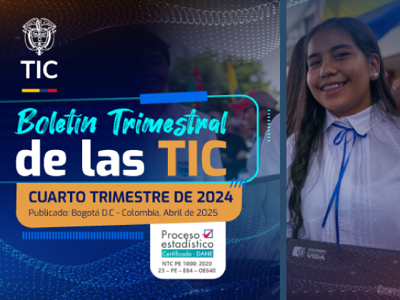 Estudiantes recibiendo portátiles