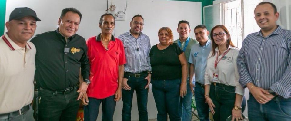 Foto del ministro TIC en el proyecto 'Hogares Conectados' en el Área Metropolitana de Cúcuta