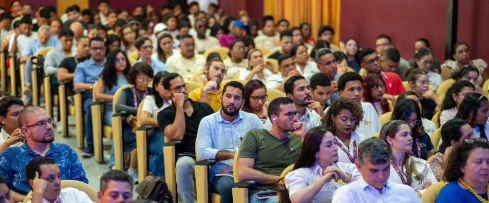Foto de servidores públicos asistentes al taller